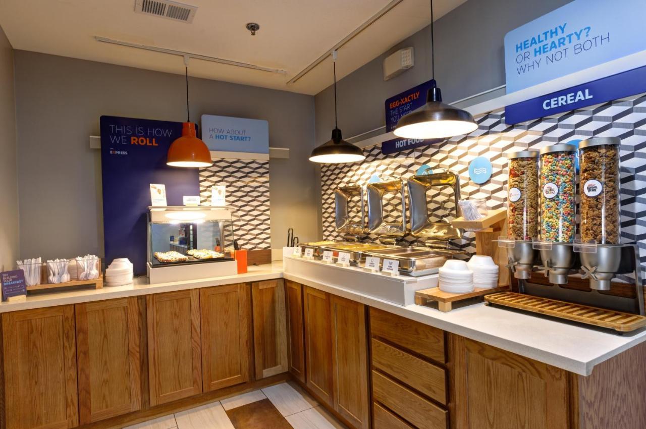 Holiday Inn Express Hotel & Suites Shelbyville By Ihg Bagian luar foto