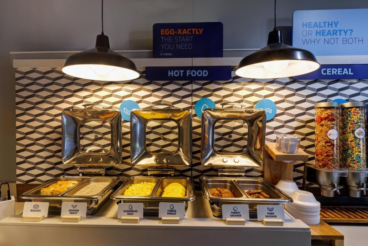 Holiday Inn Express Hotel & Suites Shelbyville By Ihg Bagian luar foto