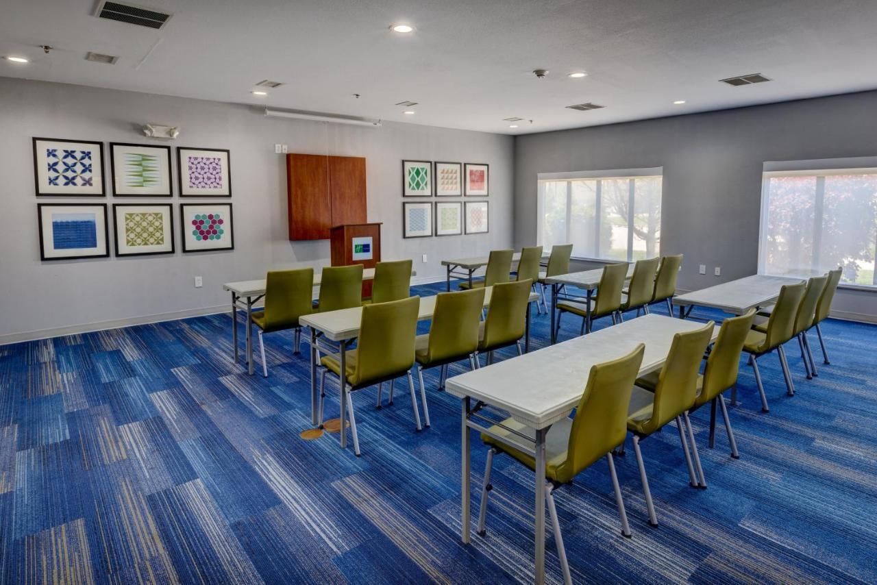Holiday Inn Express Hotel & Suites Shelbyville By Ihg Bagian luar foto