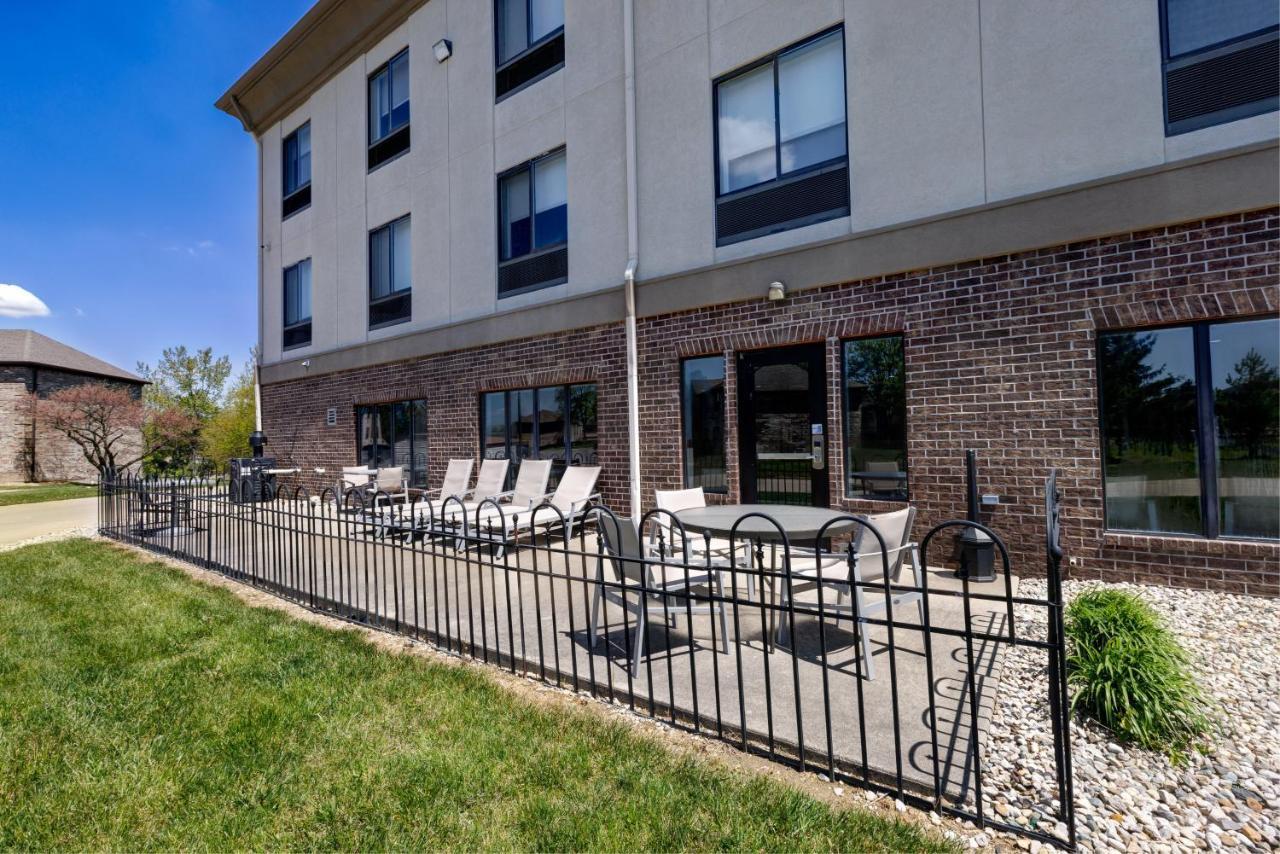 Holiday Inn Express Hotel & Suites Shelbyville By Ihg Bagian luar foto