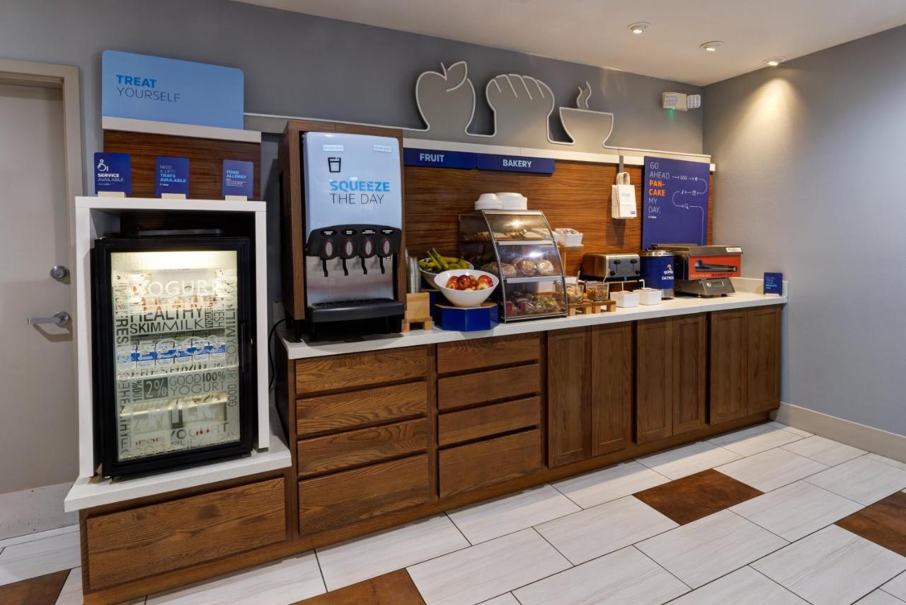 Holiday Inn Express Hotel & Suites Shelbyville By Ihg Bagian luar foto