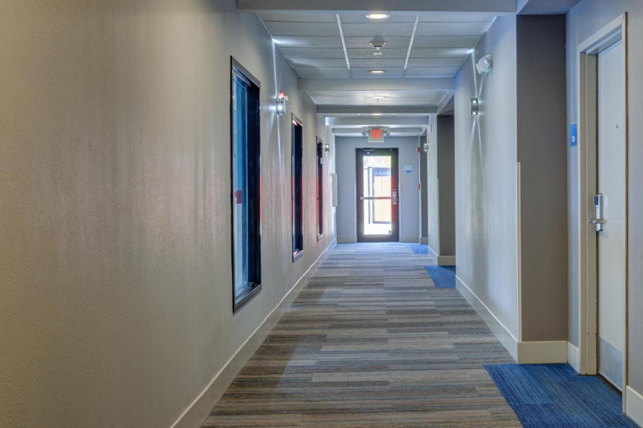 Holiday Inn Express Hotel & Suites Shelbyville By Ihg Bagian luar foto