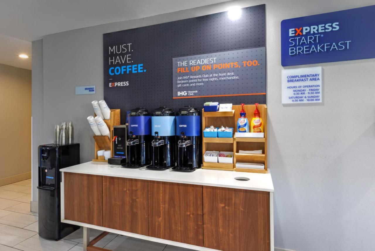 Holiday Inn Express Hotel & Suites Shelbyville By Ihg Bagian luar foto
