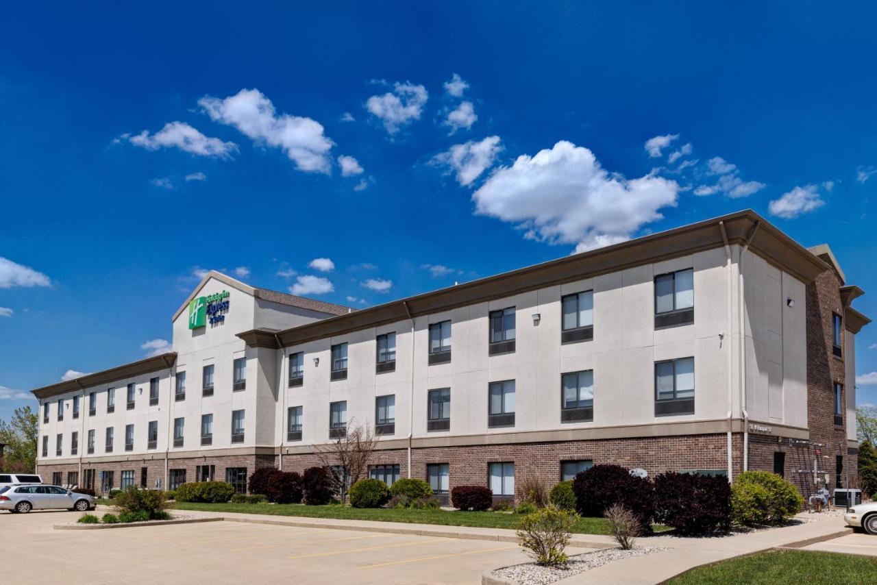 Holiday Inn Express Hotel & Suites Shelbyville By Ihg Bagian luar foto