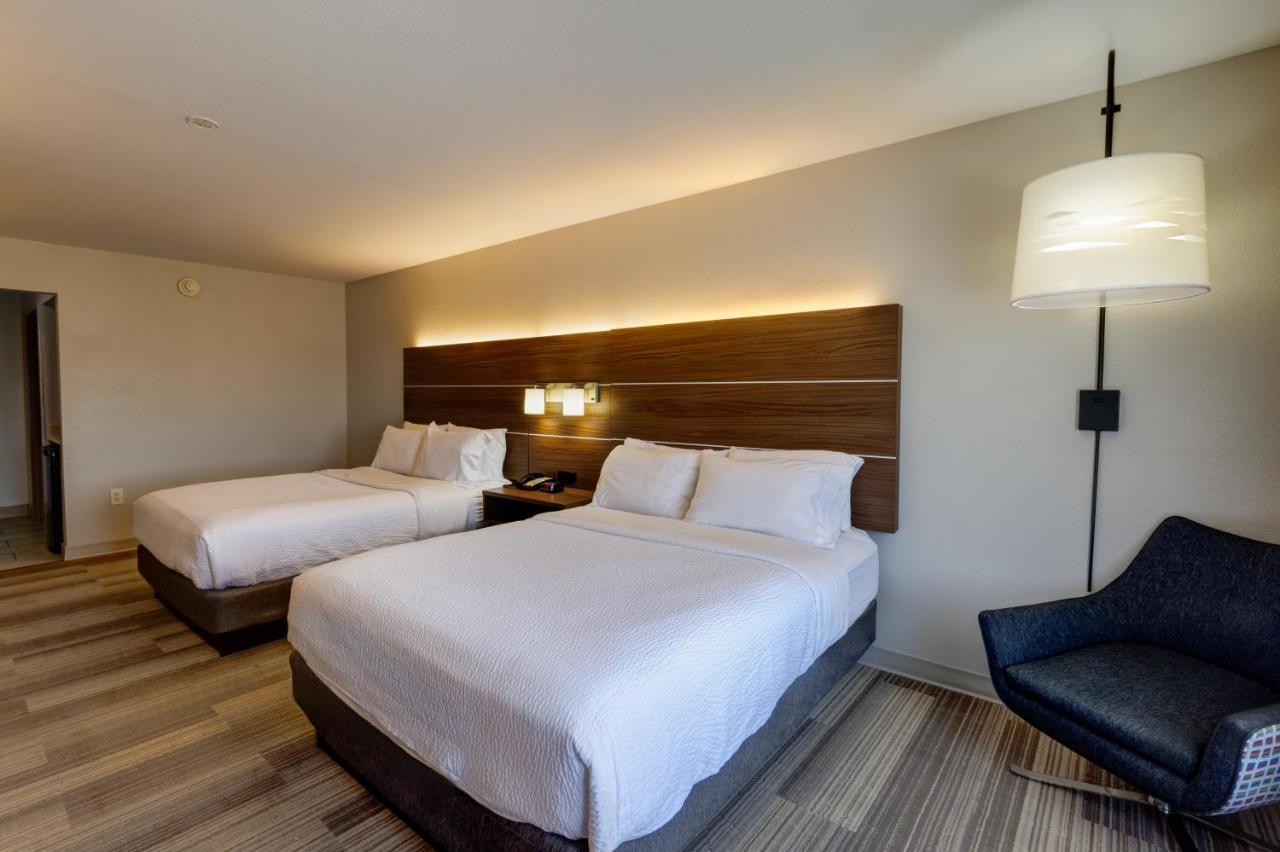 Holiday Inn Express Hotel & Suites Shelbyville By Ihg Bagian luar foto