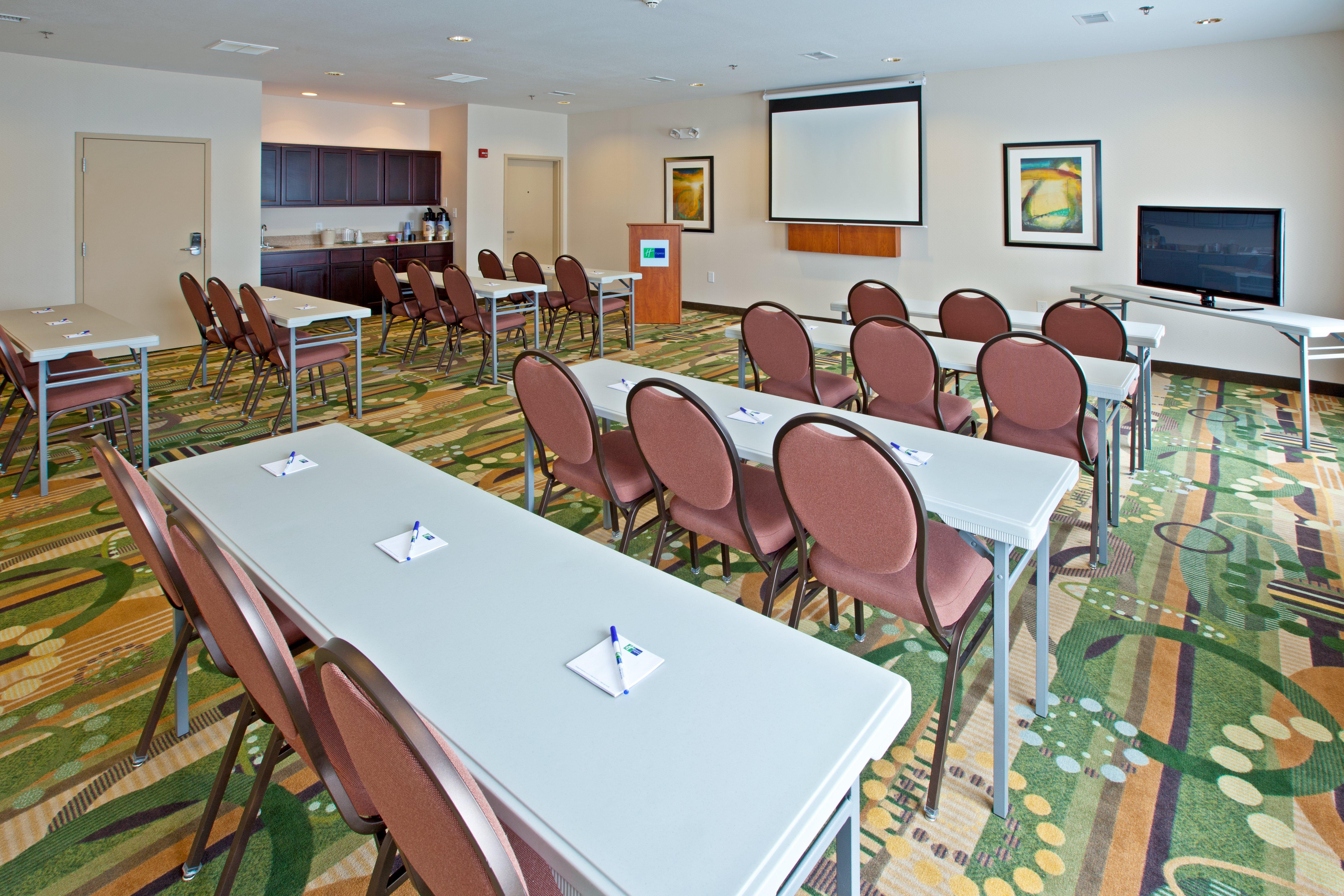 Holiday Inn Express Hotel & Suites Shelbyville By Ihg Bagian luar foto