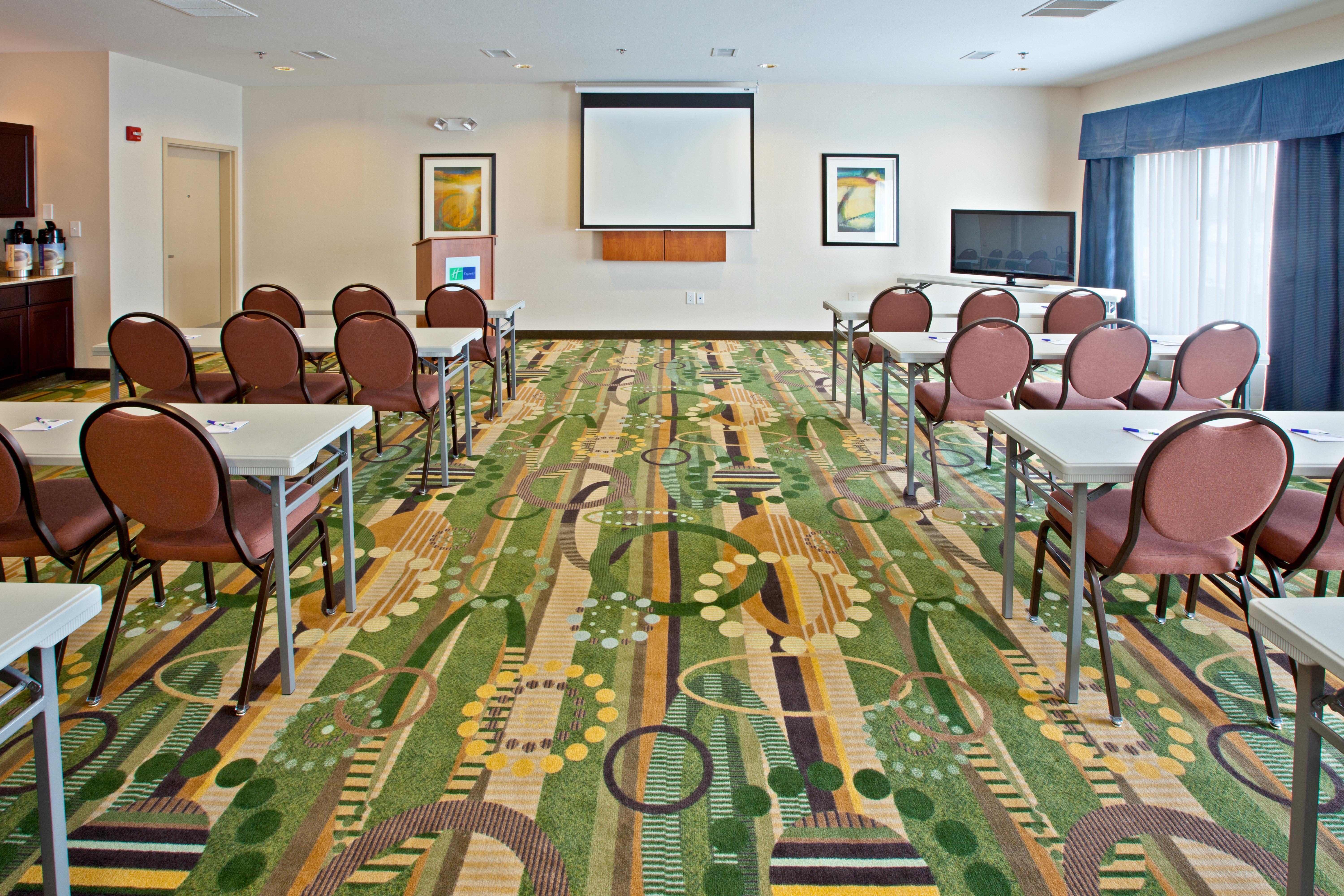 Holiday Inn Express Hotel & Suites Shelbyville By Ihg Bagian luar foto